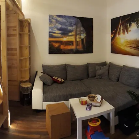 Guenstige Wochenunterkunft Fuer Schueler, Studenten Und Berufstaetige * ケムニッツ