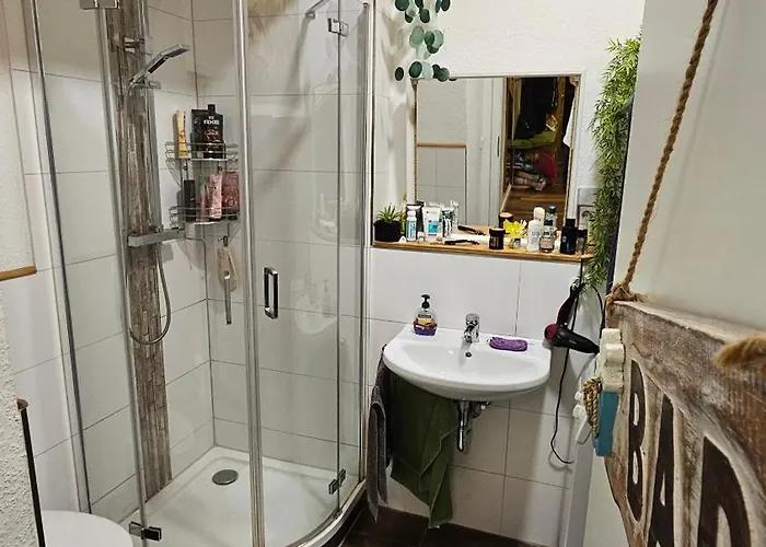 Guenstige Wochenunterkunft Fuer Schueler, Studenten Und Berufstaetige * ケムニッツ