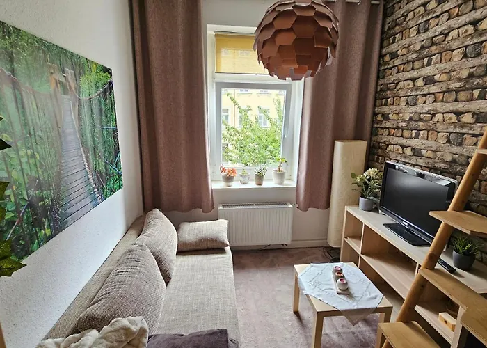 Guenstige Wochenunterkunft Fuer Schueler, Studenten Und Berufstaetige * ケムニッツ